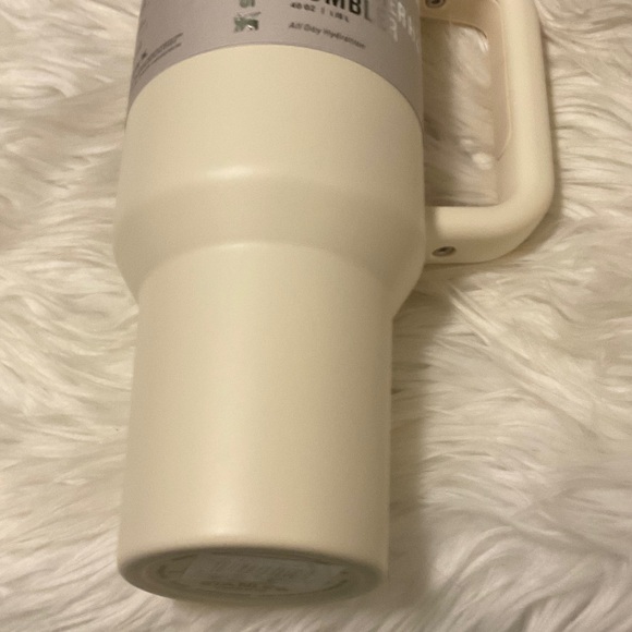 Stanley Cream Quencher 40 oz. H2.0 Mug - Picture 3 of 5